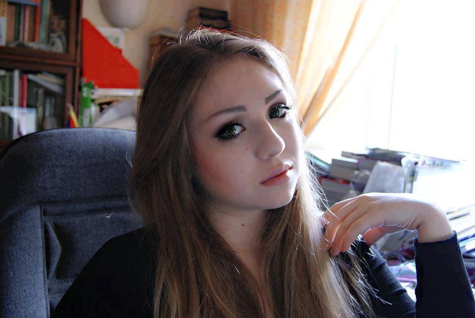 Schoolgirl webcam tease blonde with white fan xxx pic