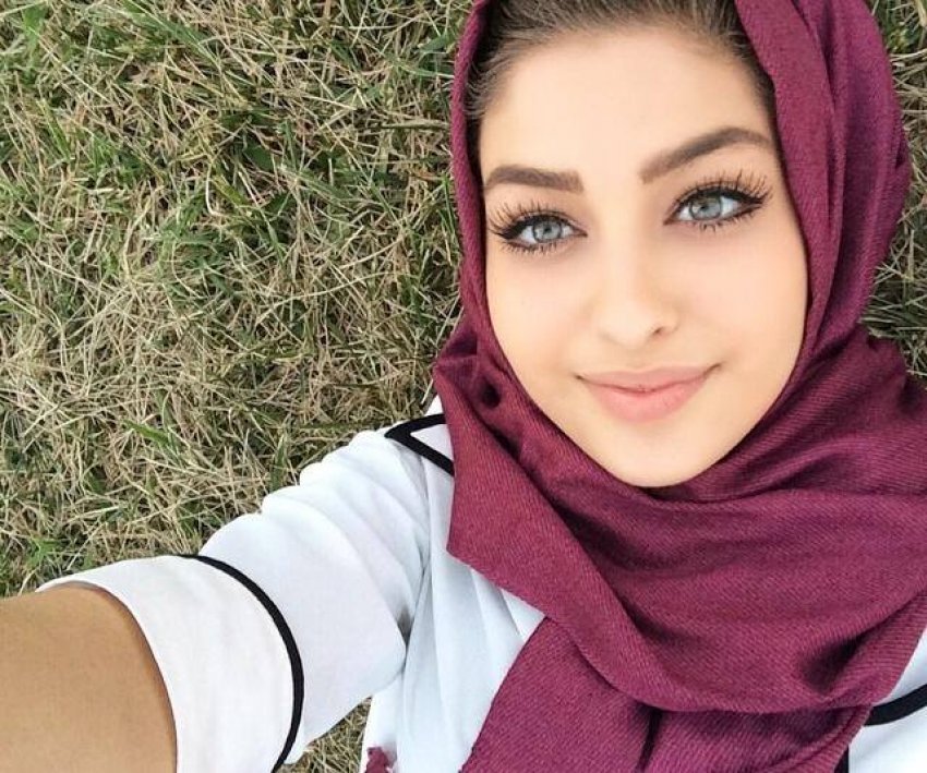Arab girl with image