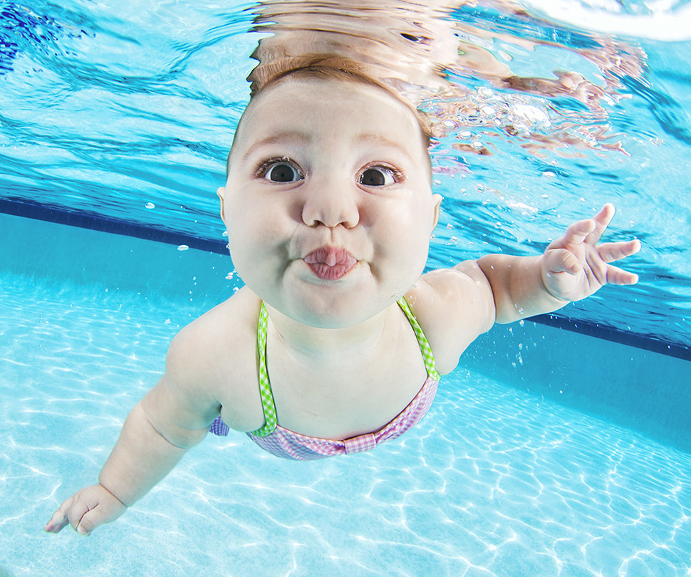 صور جميلة لأطفال صغار تحت الماء 