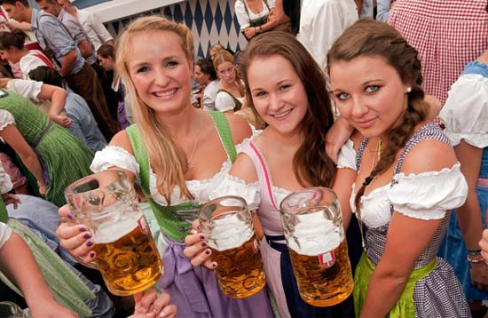 صور حسنوات ألمانيات في إحتفال البيرة