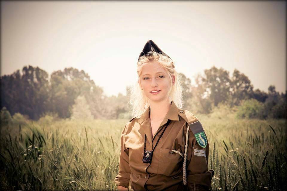 صور بنات مجندات اسرائيليات على الفيس بوك