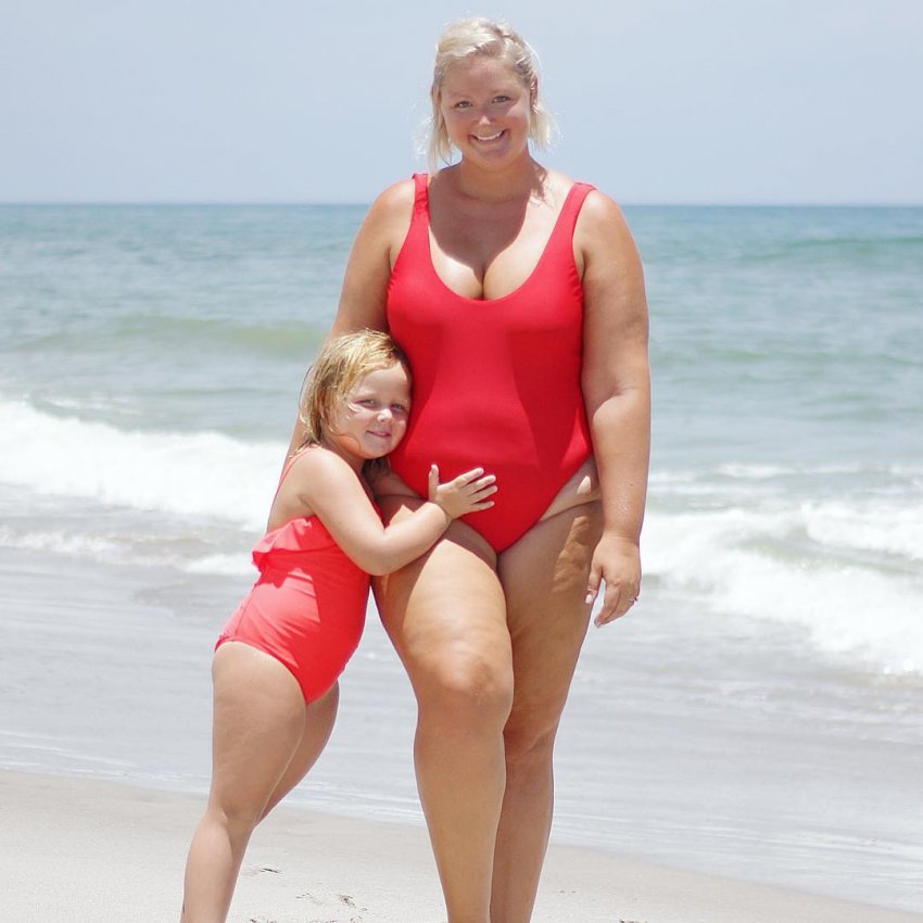صور امرأة سمينة جميلة مع إبنتها
