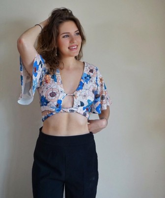 صور امرأة جميلة و رشيقة