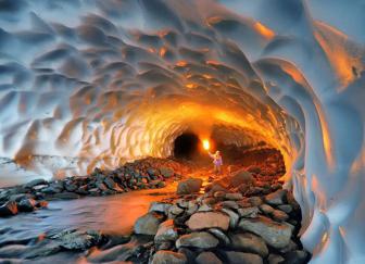 Great ice caves around the world.